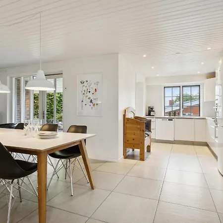 Stunning In With Kitchen *