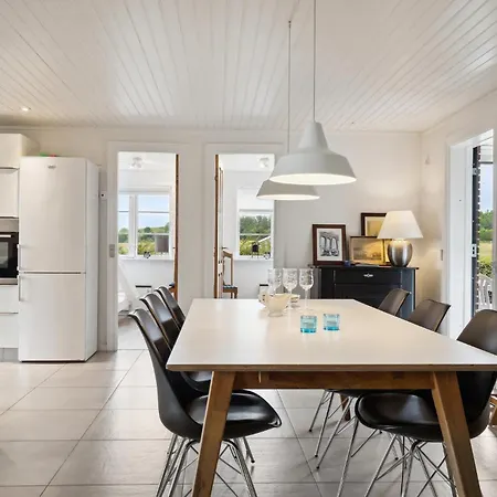 Stunning In With Kitchen