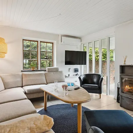 Дом отдыха Lovely In With Wifi